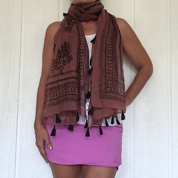 NEW YORK & COMPANY BROWN TASSEL FRINGE BLANKET SCARF NWT - Picture 3 of 10